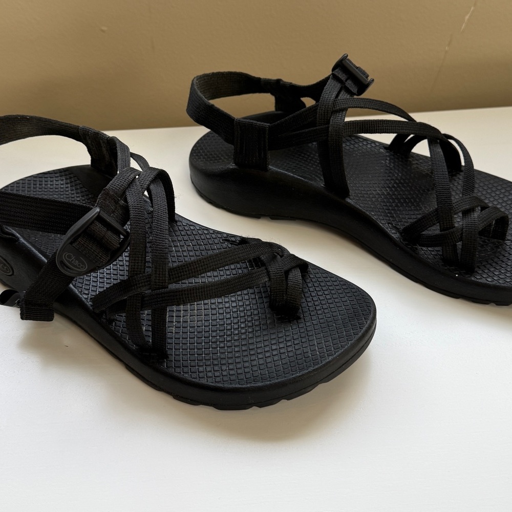 Chaco Black Strappy Sandals Size 10 Adjustable Outdoor Hiking Comfort - Picture 3 of 7